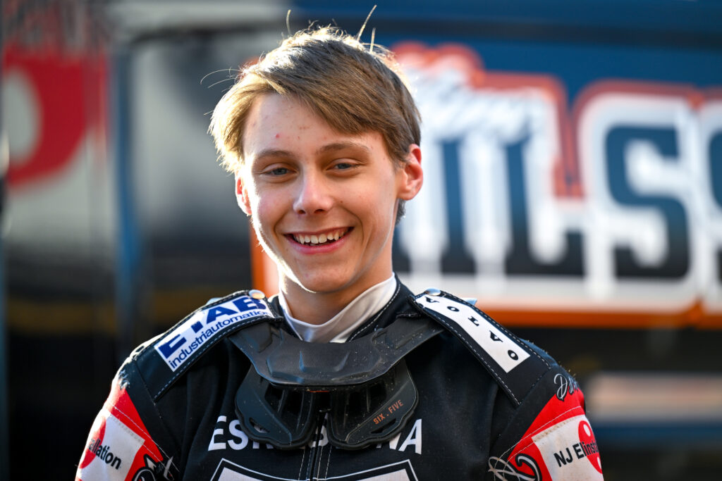 Anton Jansson lånas ut till Rospiggarna