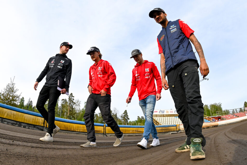 Dubbla matcher med start i Motala för Smederna